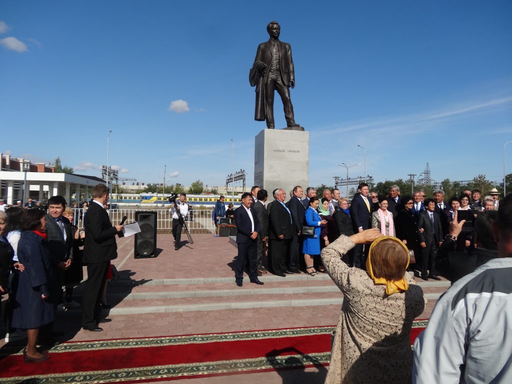 памятник Сатпаеву в Степногорске